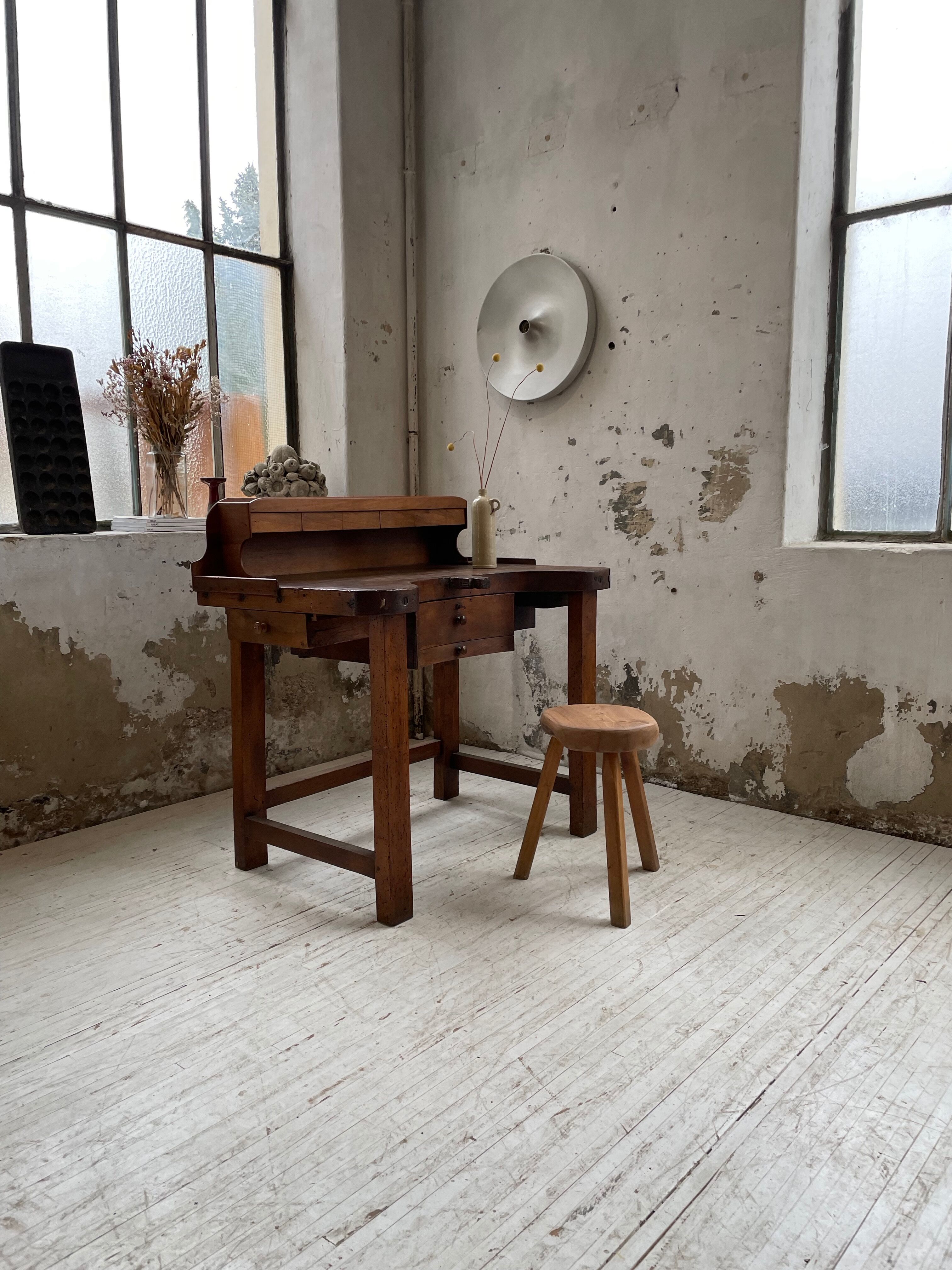 Establishment of jeweler XIXth oak