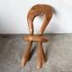 Petite chaise sculptée à la gouge