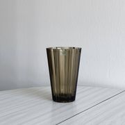 Élégant vase en verre épais fumé