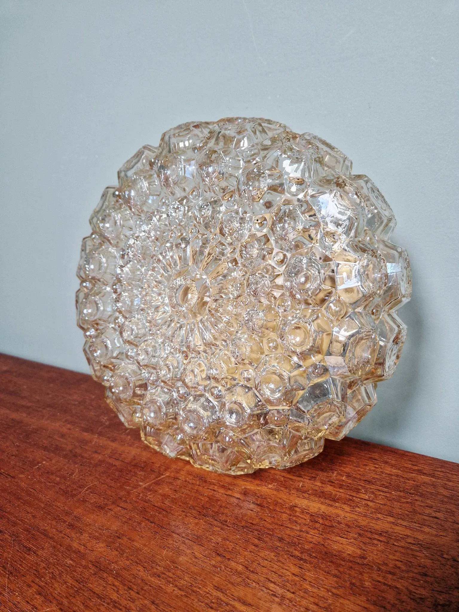 Amber glass honeycomb ceiling light, design by Helena Tynell, 1970.