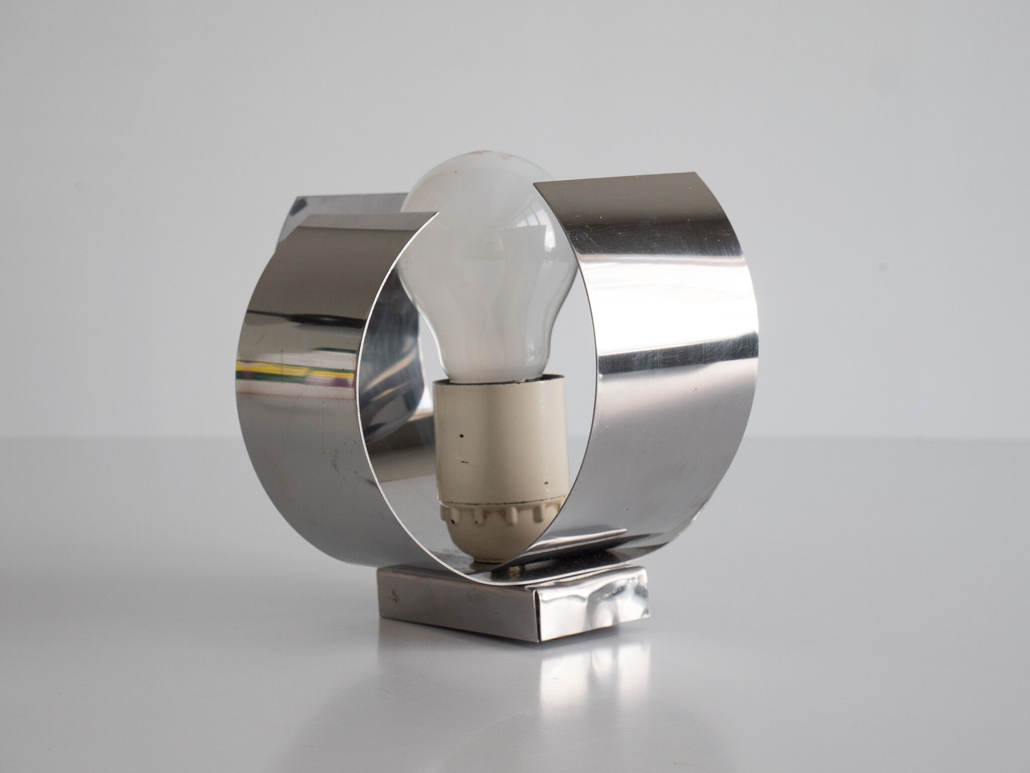 Apply in chrome metal