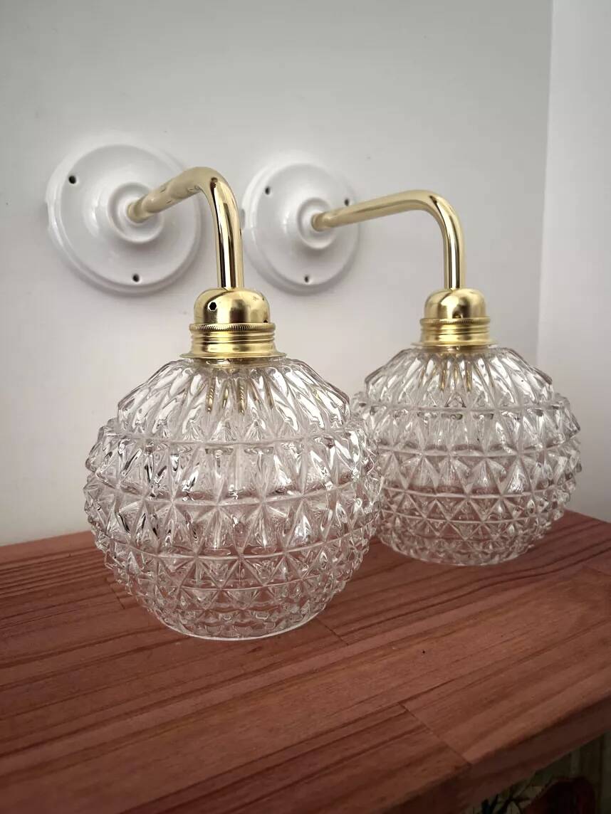 Appliques murales globes en verre