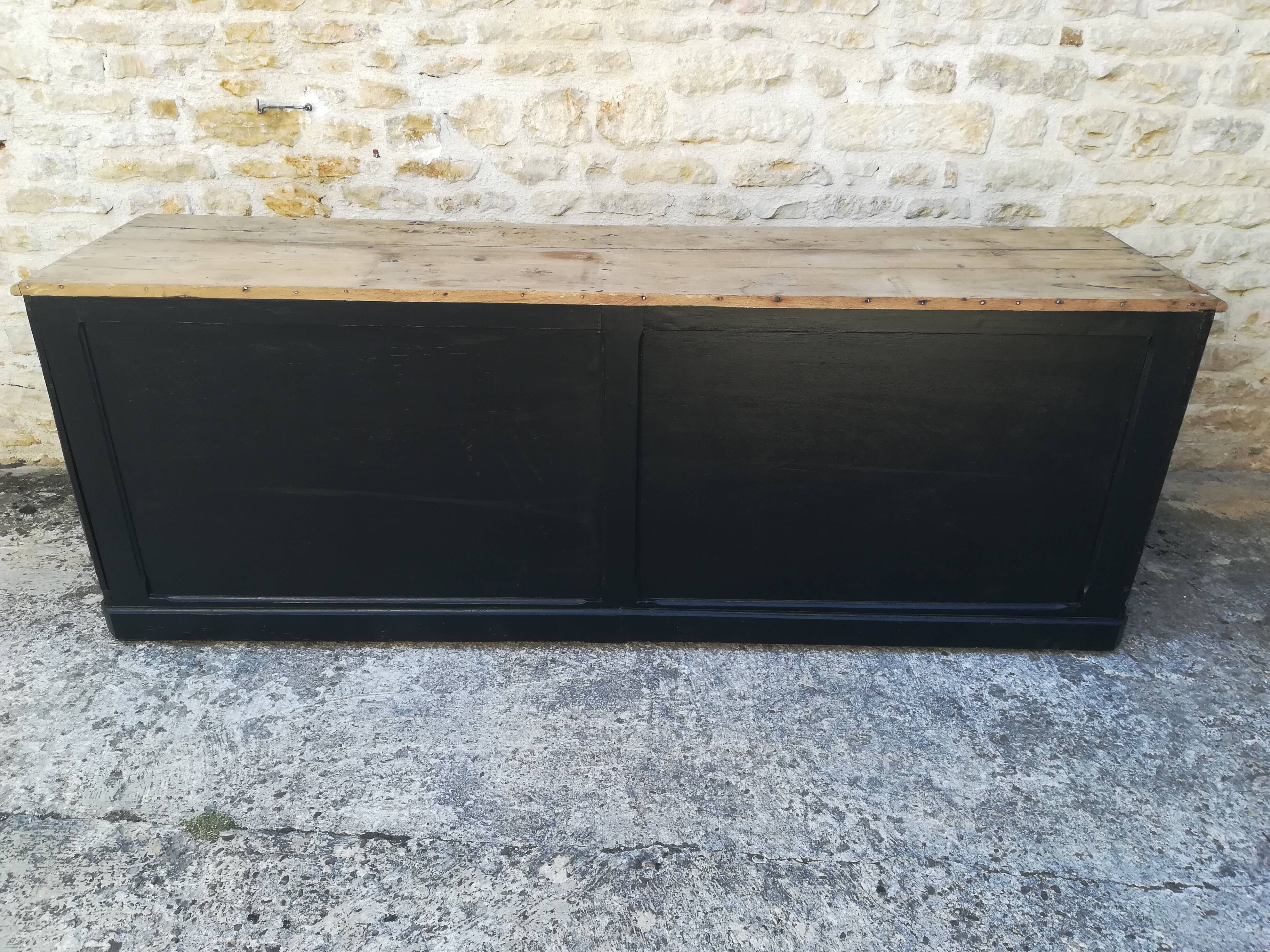 Counter 4 sliding doors