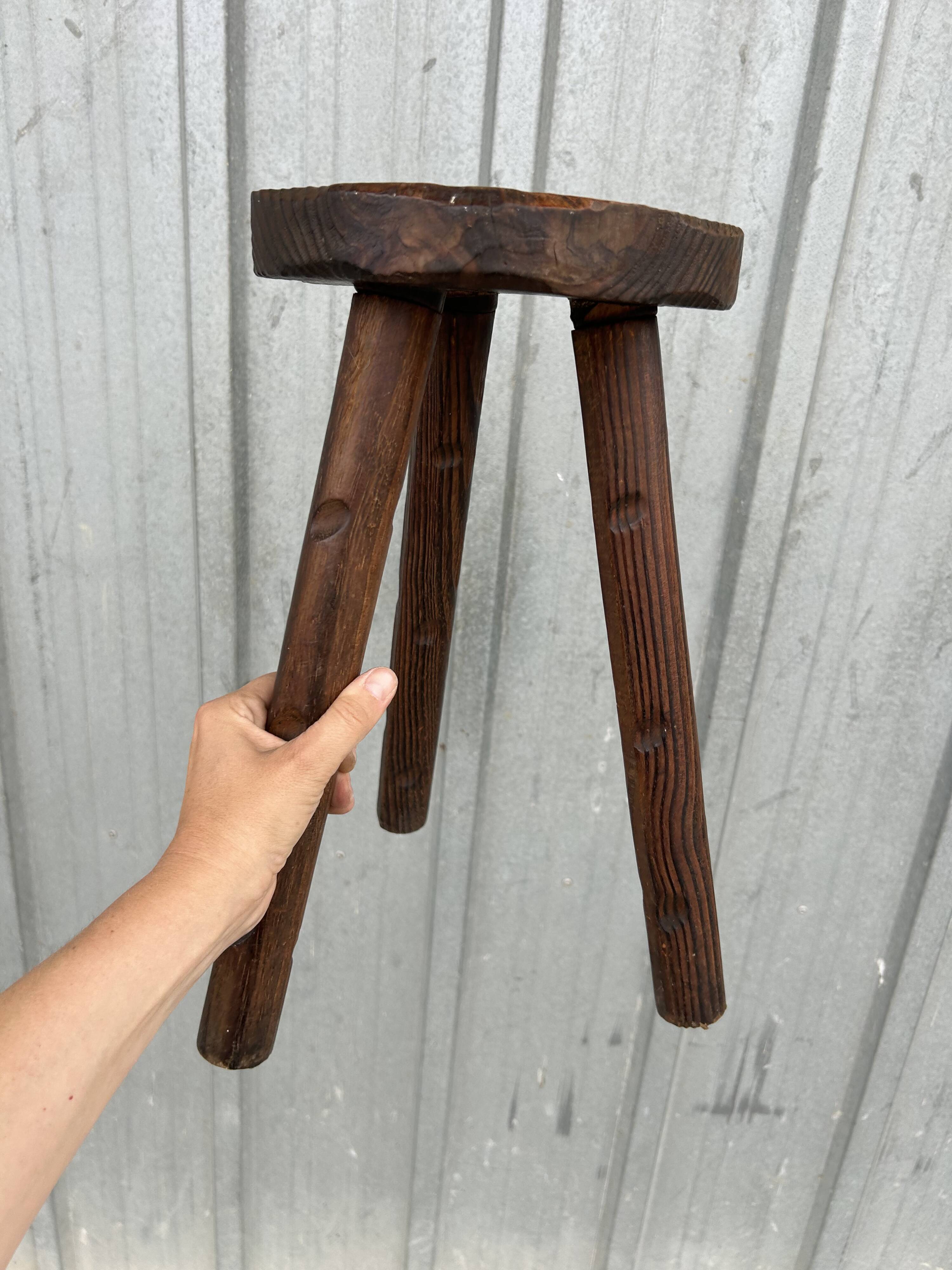 Tabouret tripode ancien