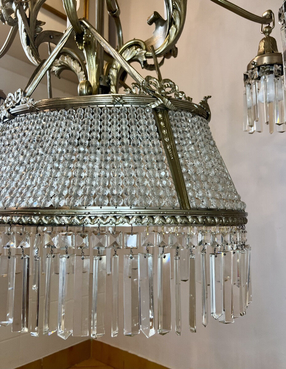 Large chandelier counter, billiards, casino