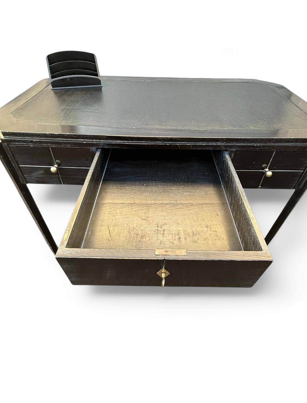 Bureau Art Déco en Chêne Teinté. 133/74 cm.