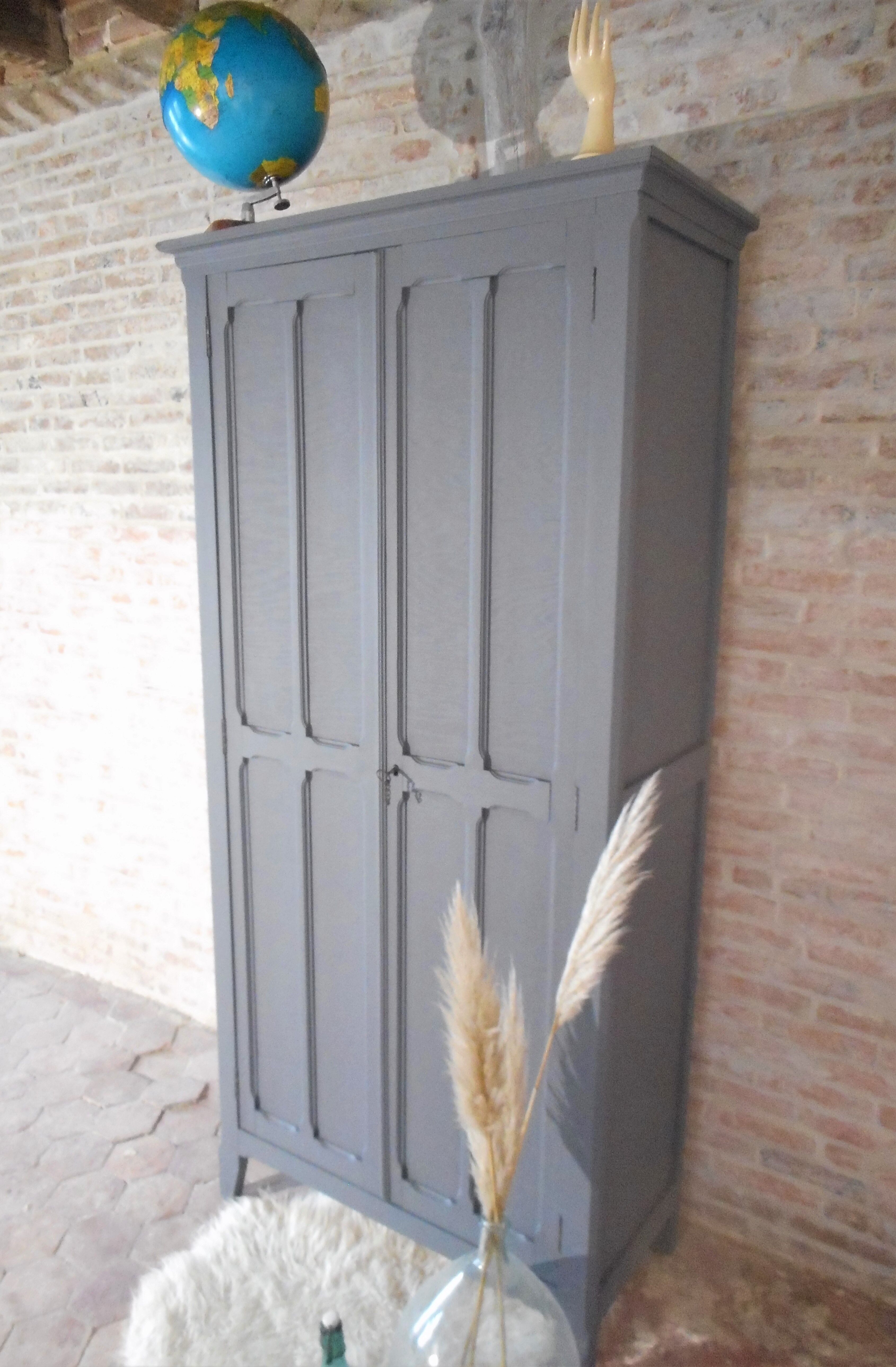 Armoire parisienne