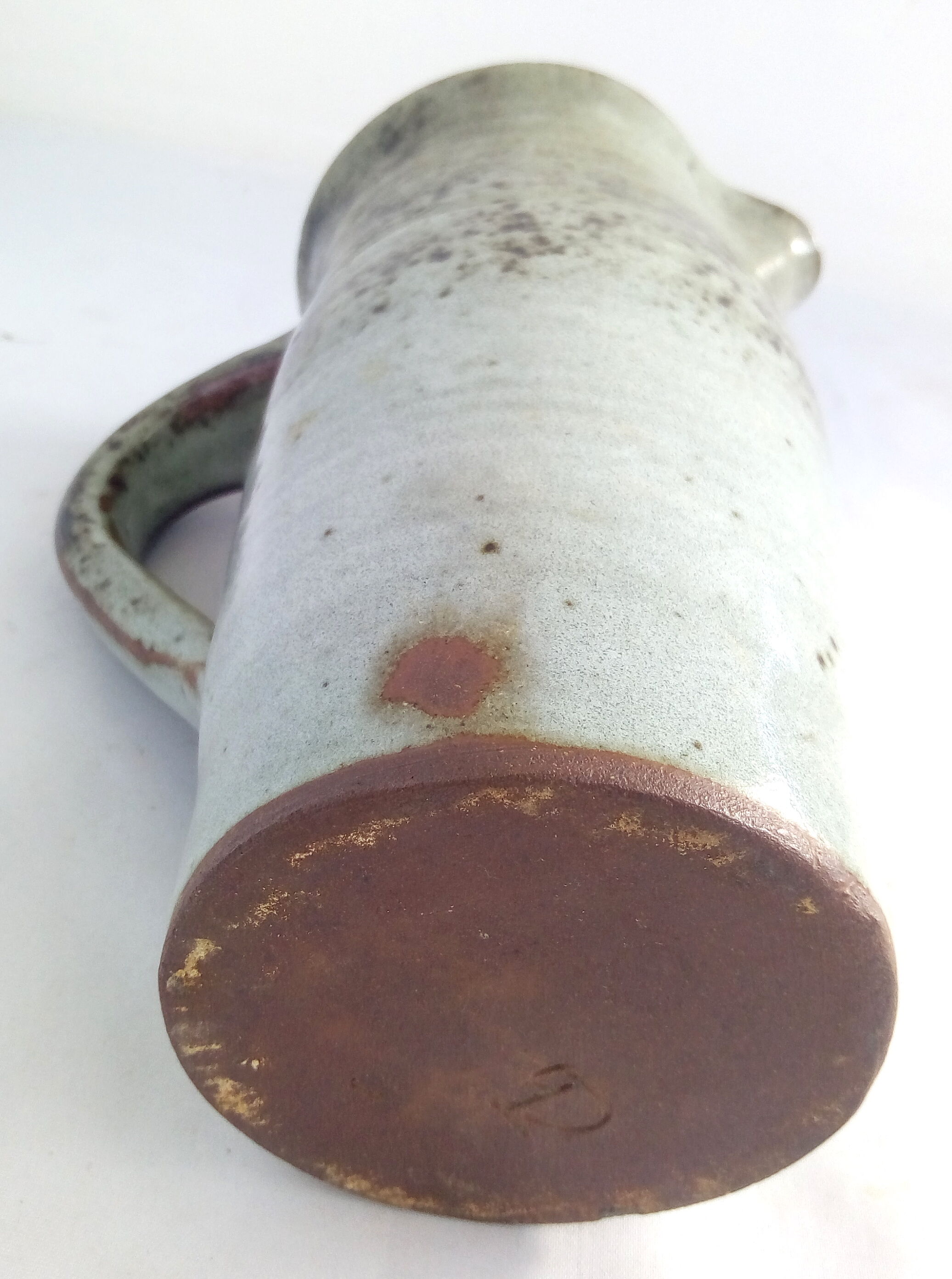 Pine pitcher of the Sarthe in grey cameo sandstone