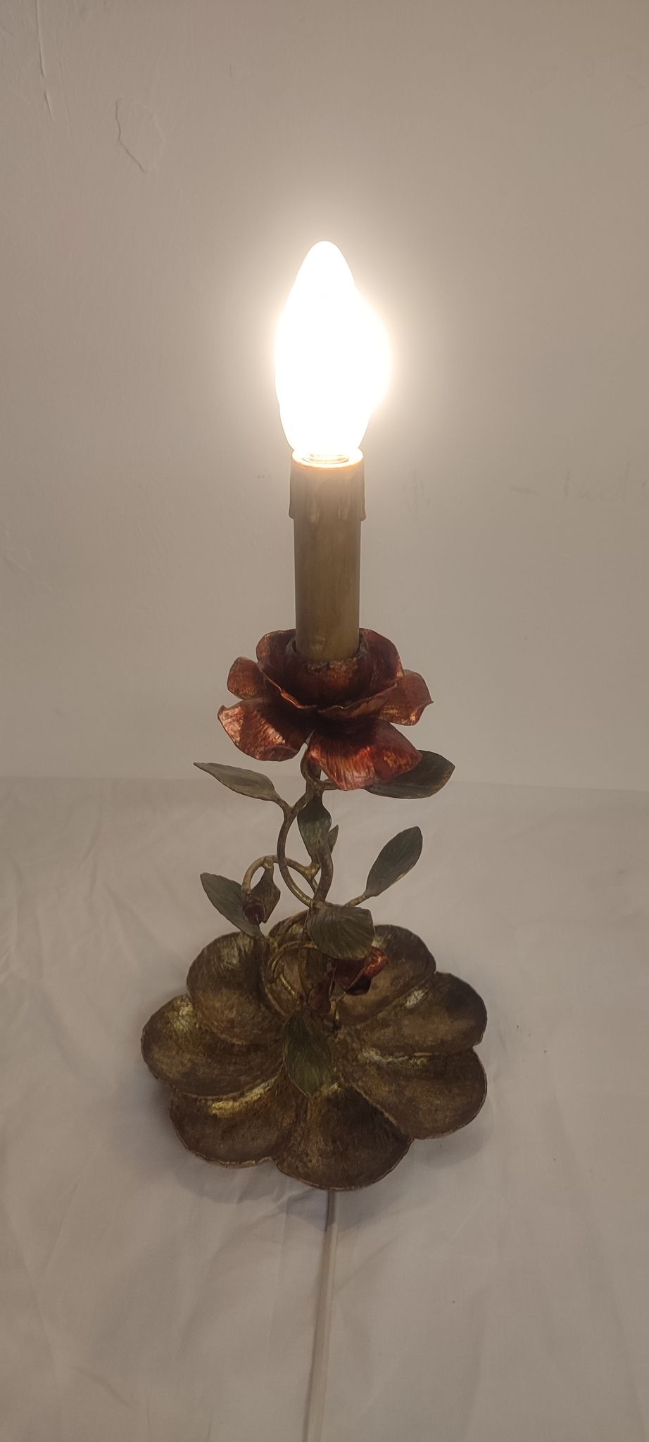Wrought iron table lamp and gold leaf. France, 1950