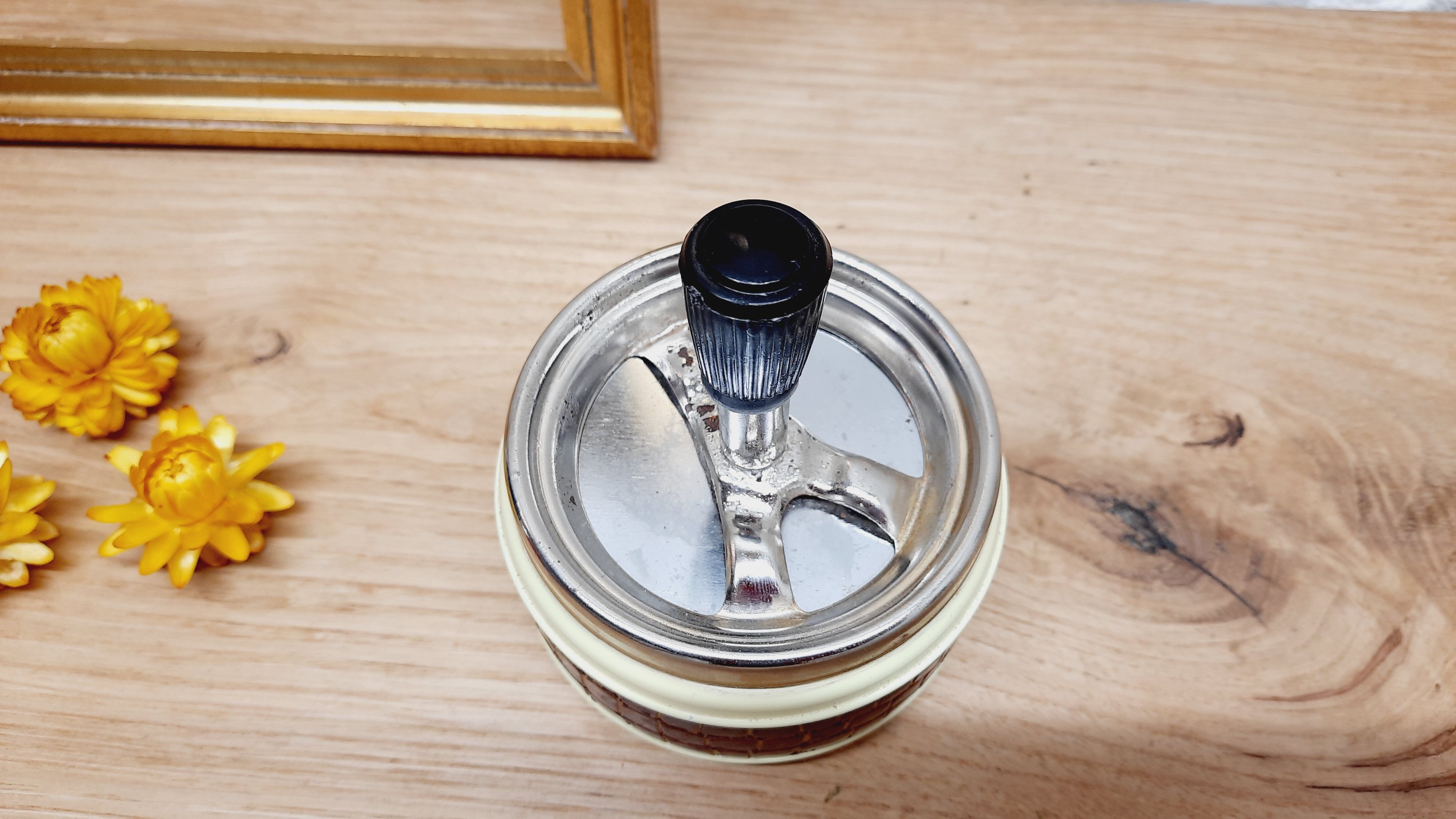 Vintage pusher ashtray