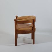 Chaise de trône en bois vintage, fauteuil en cuir cognac.
