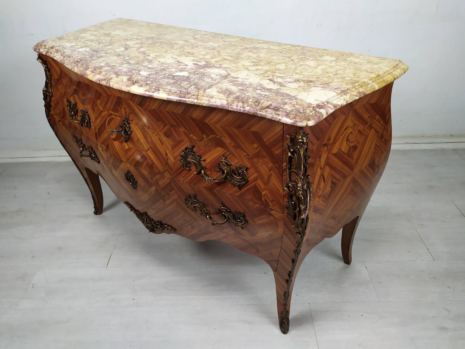 Commode Louis XV galbé