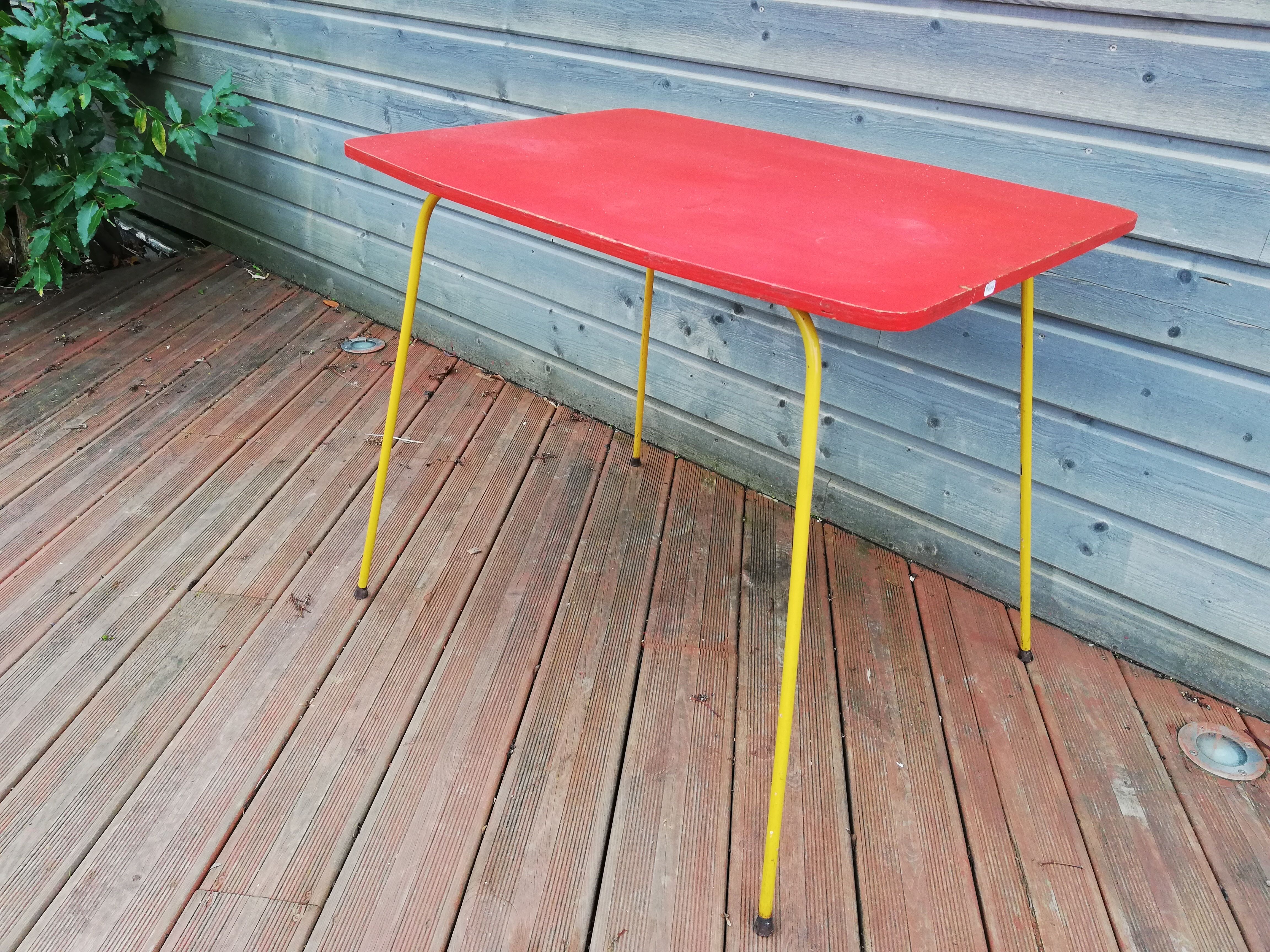 Lot de 4 chaise et une table vintage , années 70