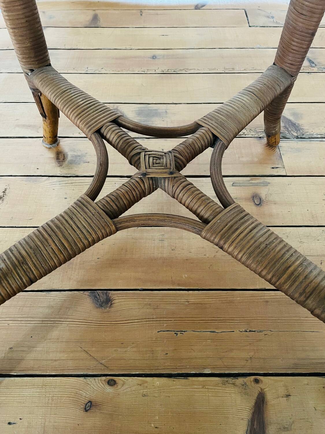 Vintage rattan coffee table pedestal