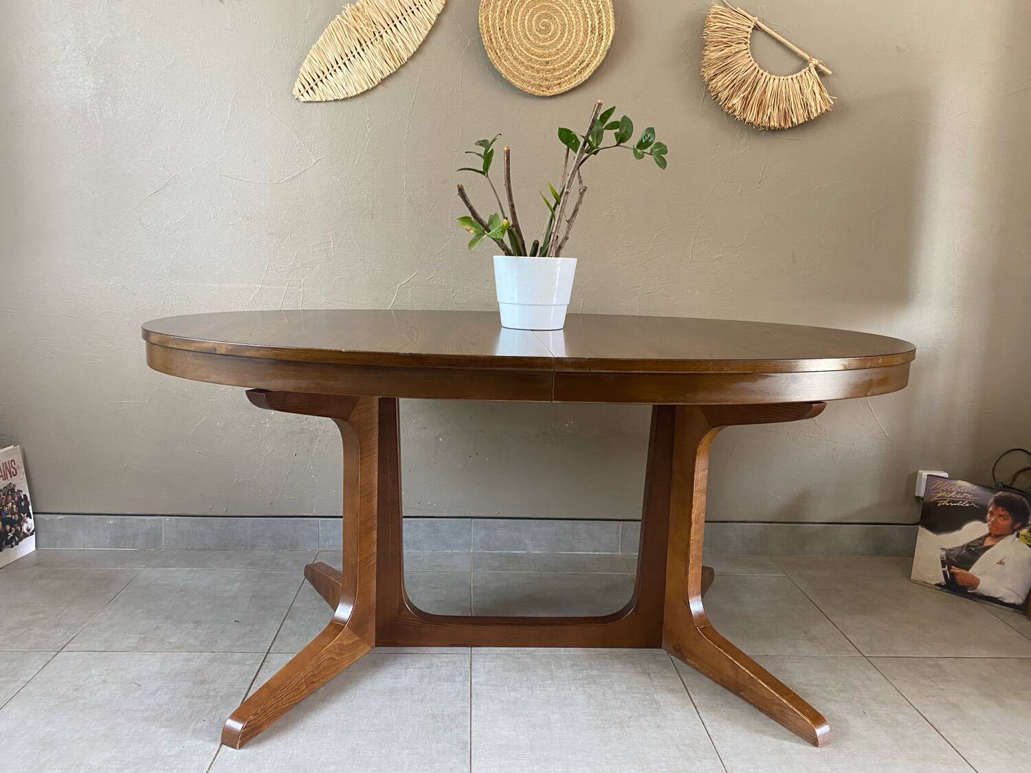 Vintage oval Baumann table