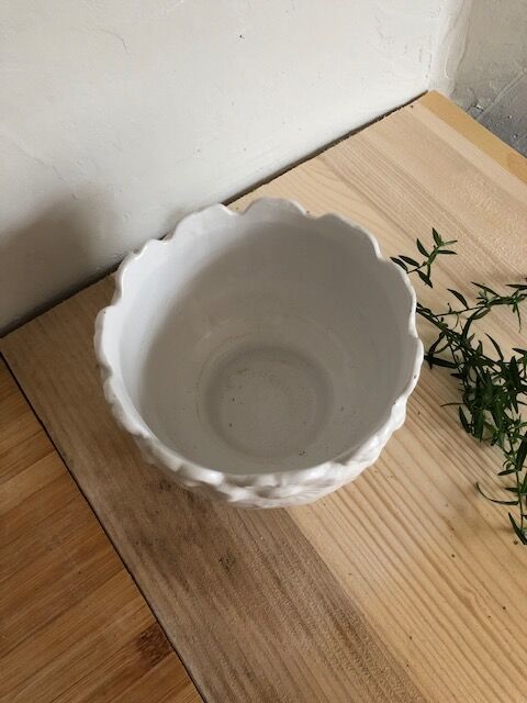 White ceramic pot cover