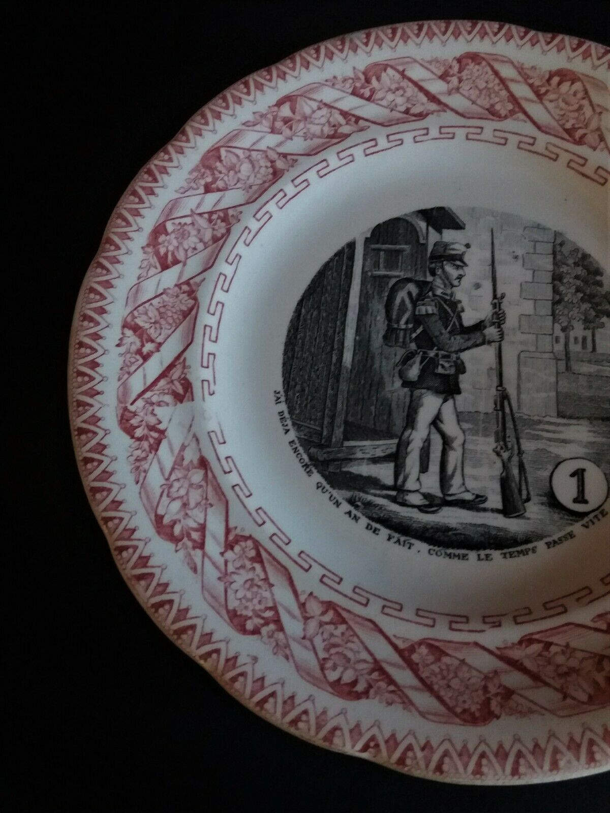 Talking plate with theme Gien N° 1 late nineteenth