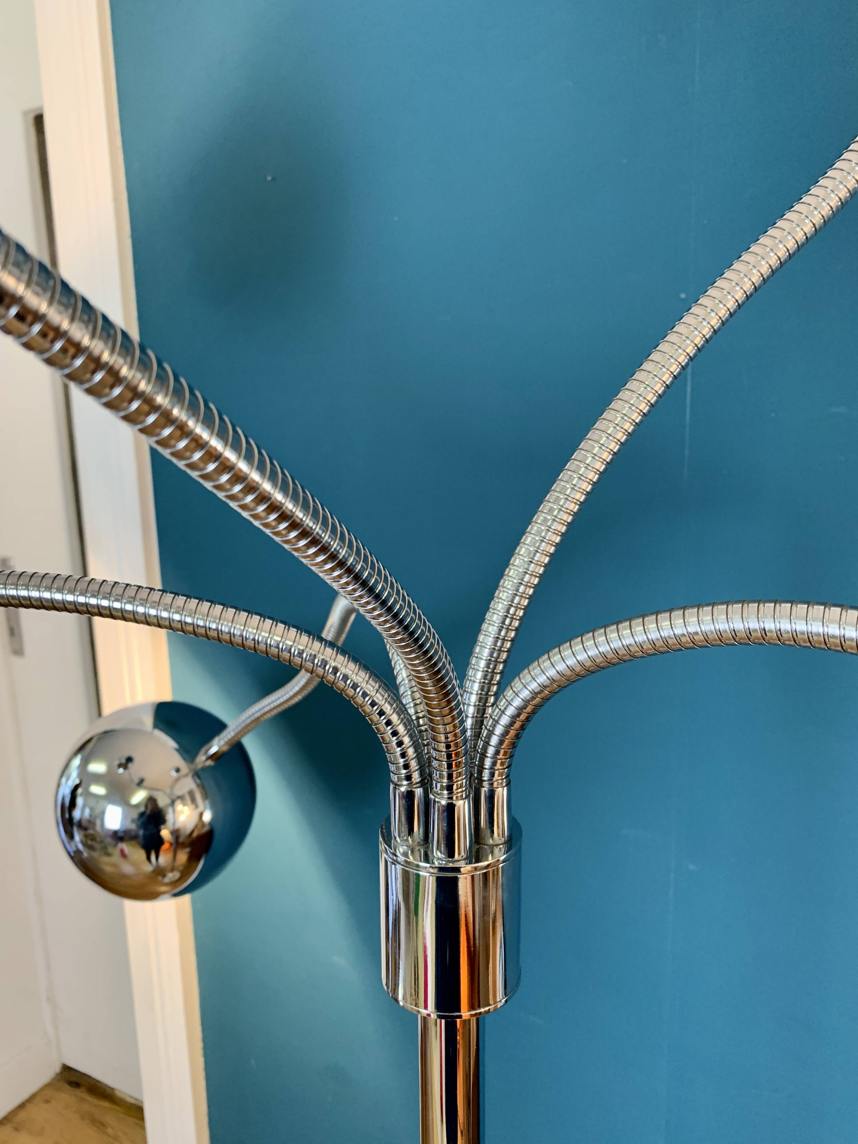 Eyeball floor lamp with 5 articulated lights