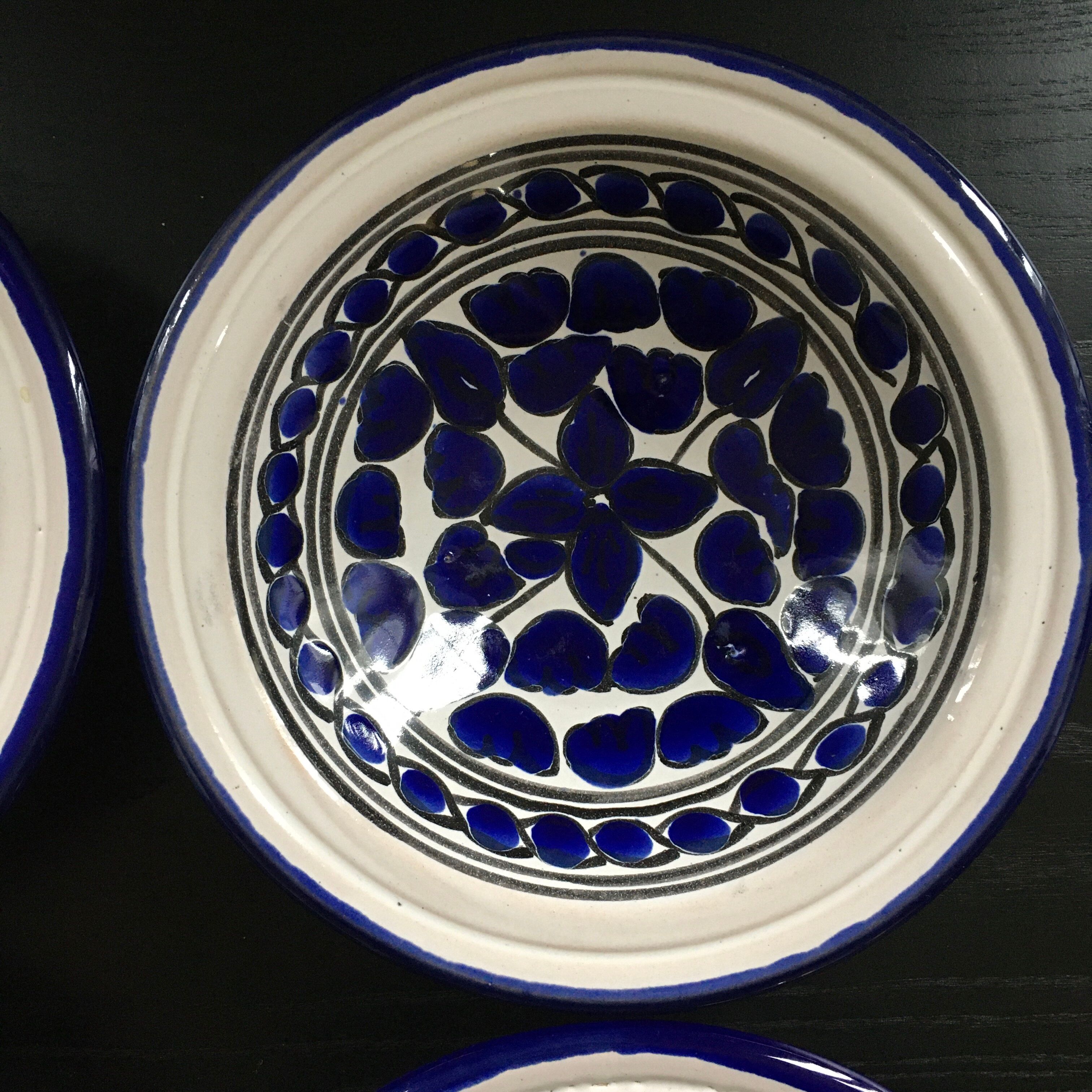 Lot 4 assiettes décor floral bleu