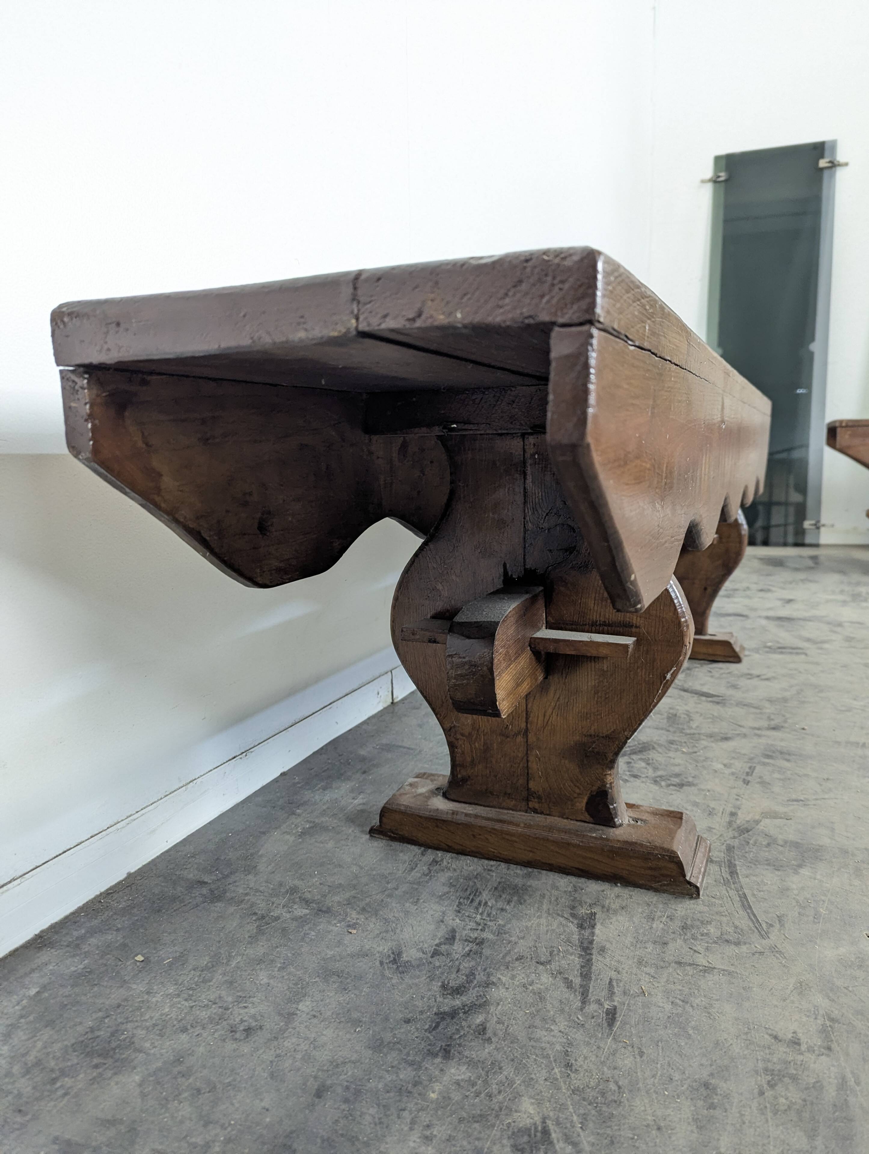 Rustic bench in solid oak with a small dowel size.