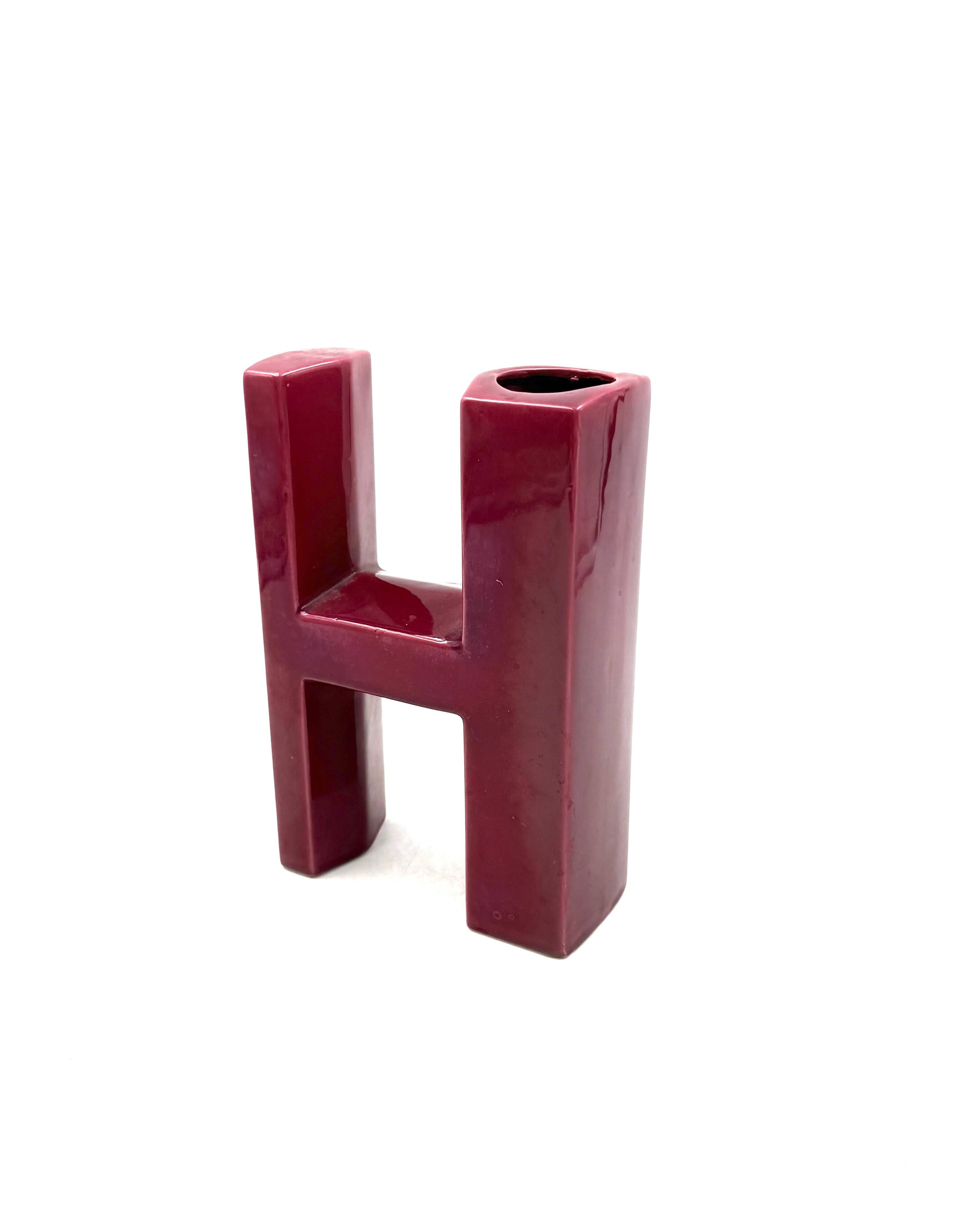 Space age red H letter shaped ceramic solifleur vase, Marcel Radureau 1970