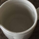 Pichet ancien en porcelaine à feu de Grigny