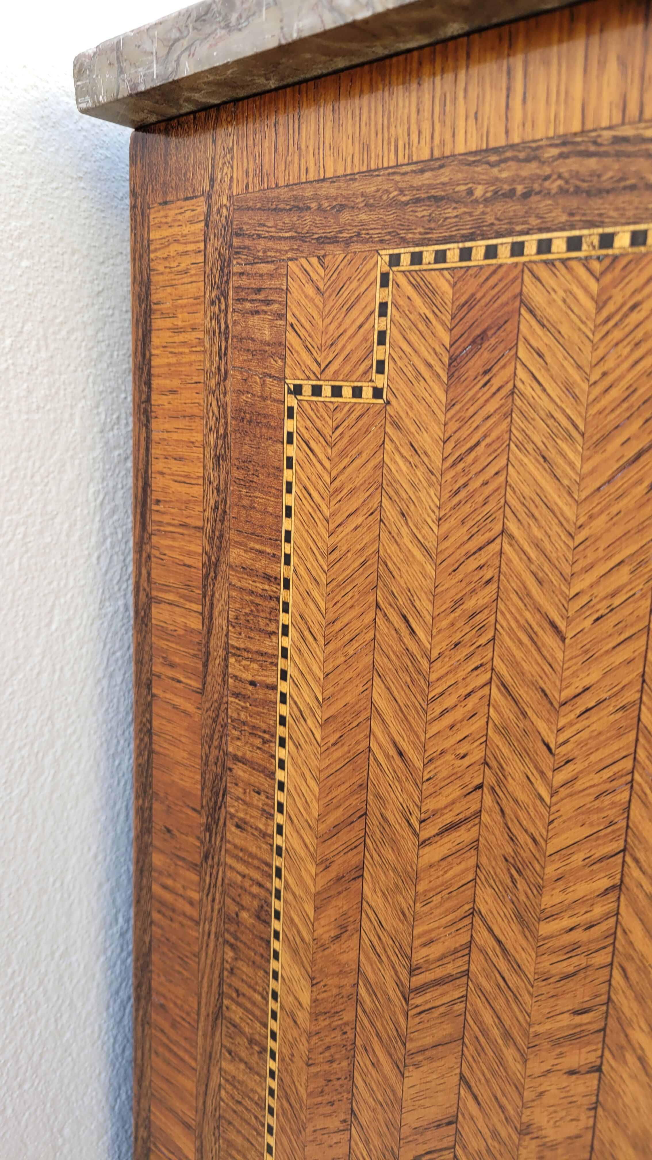 Louis XVI jumping chest of drawers in marquetry 19th