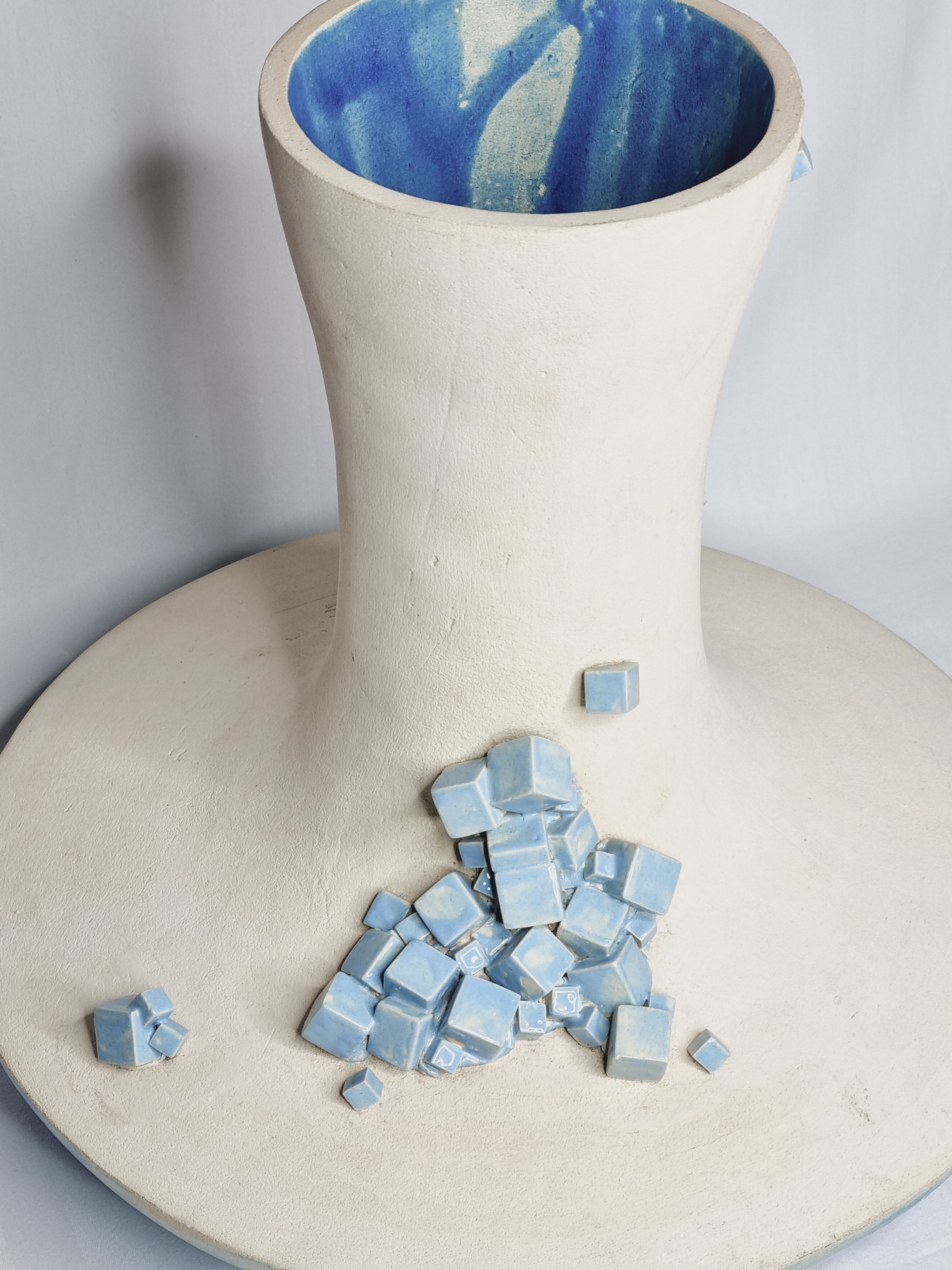 Design rocking vase in glazed ceramic with crystal decoration, 34 cm