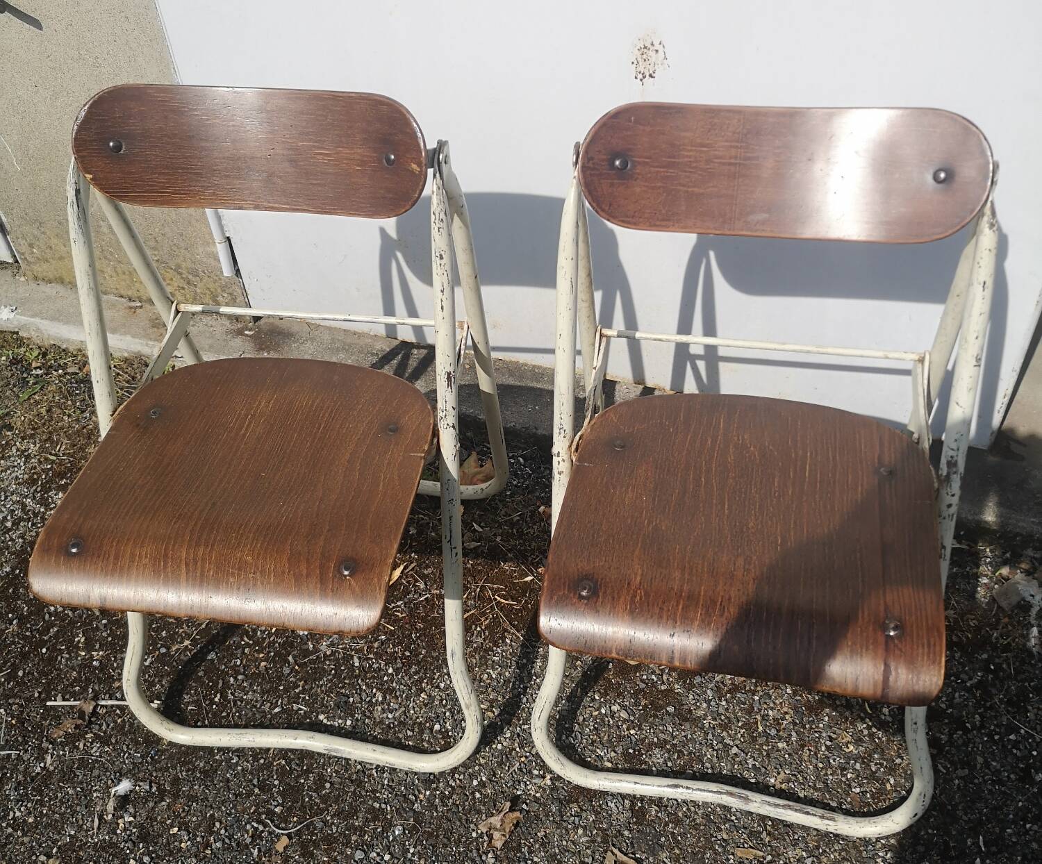 Pair of Bienaise model folding chairs from the Nelson brothers dating from the 1930s.