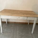 Two-tone farm table