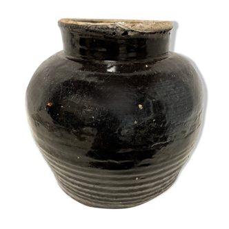 Rustic ceramic pot in sandstones