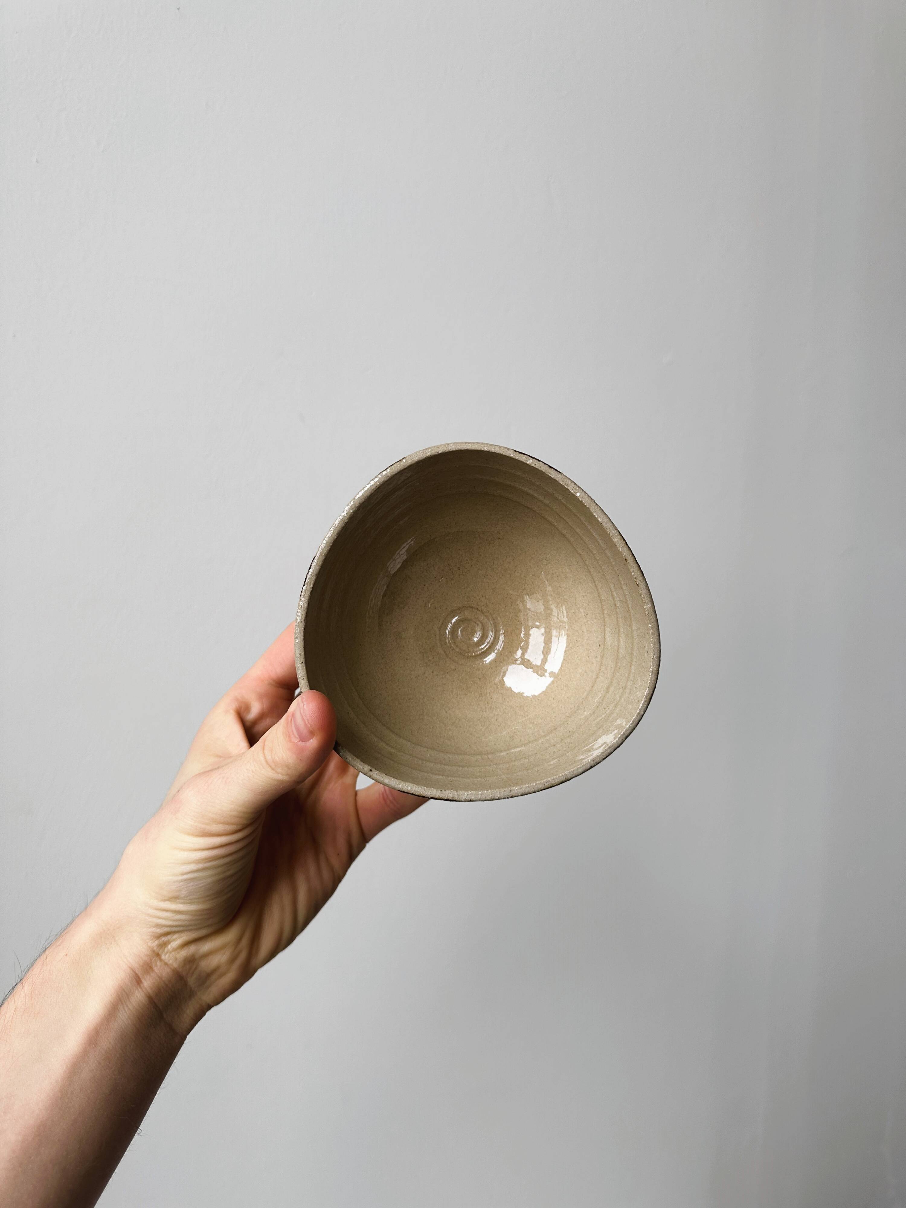 Set of 2 ceramic bowls