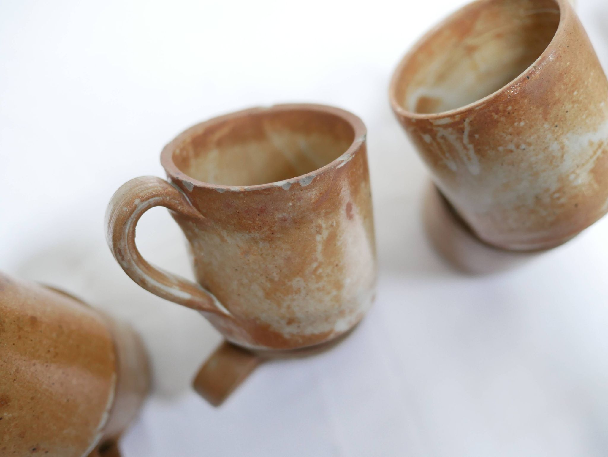 Série de 8 tasses et sous tasses vintage en grès