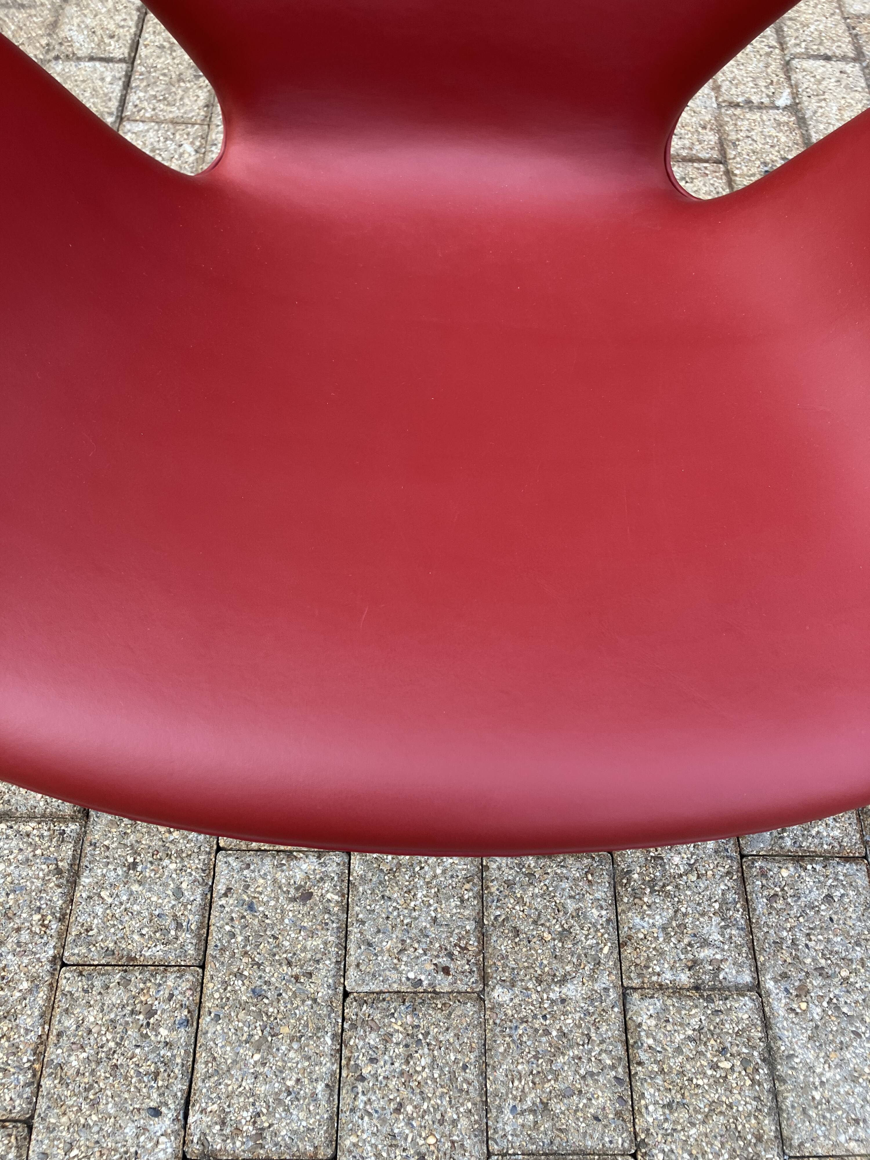 Fritz Hansen Swan chair in Indian Red leather, NEW!!!