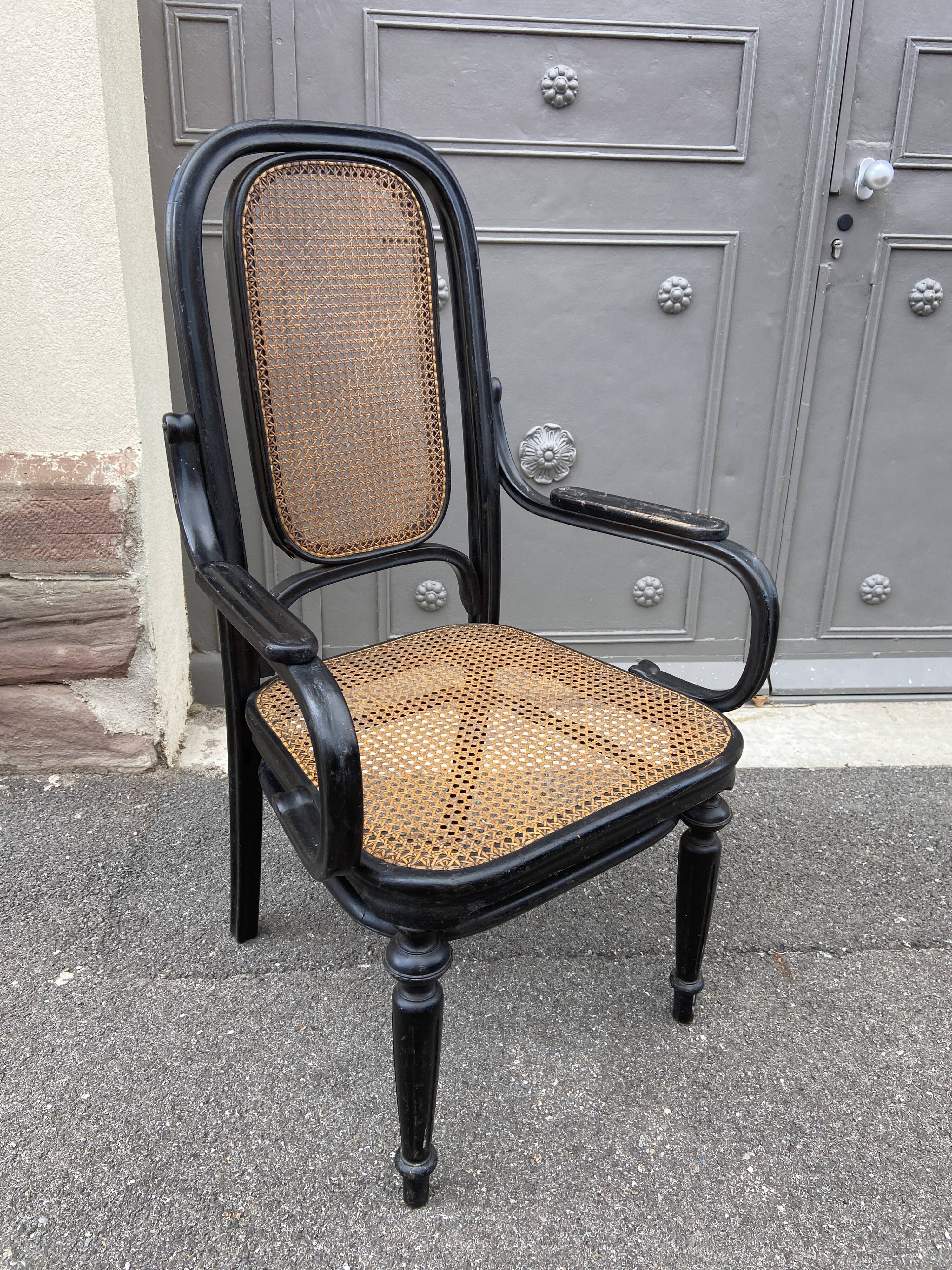 Curved wooden armchair Thonet Nr 1032