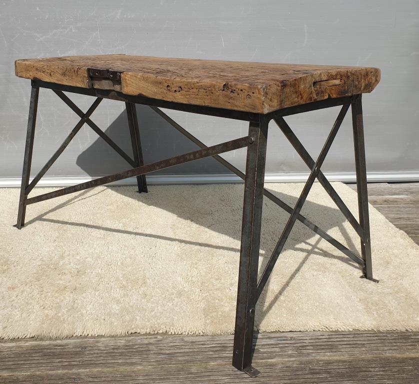 Eiffel metal base workshop with rivets