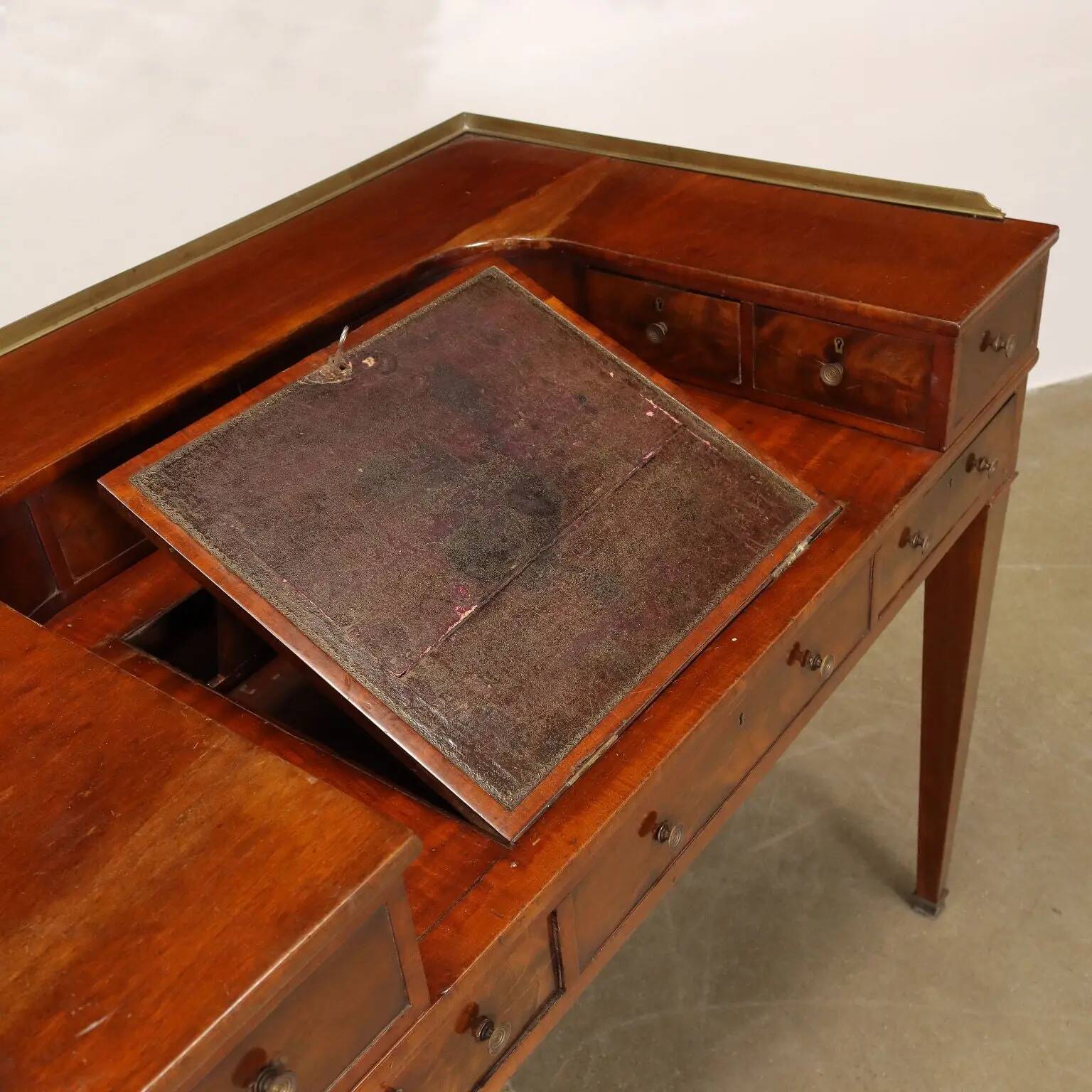 Antique writing desk Carlton House Desk George III '800 mahogany brass