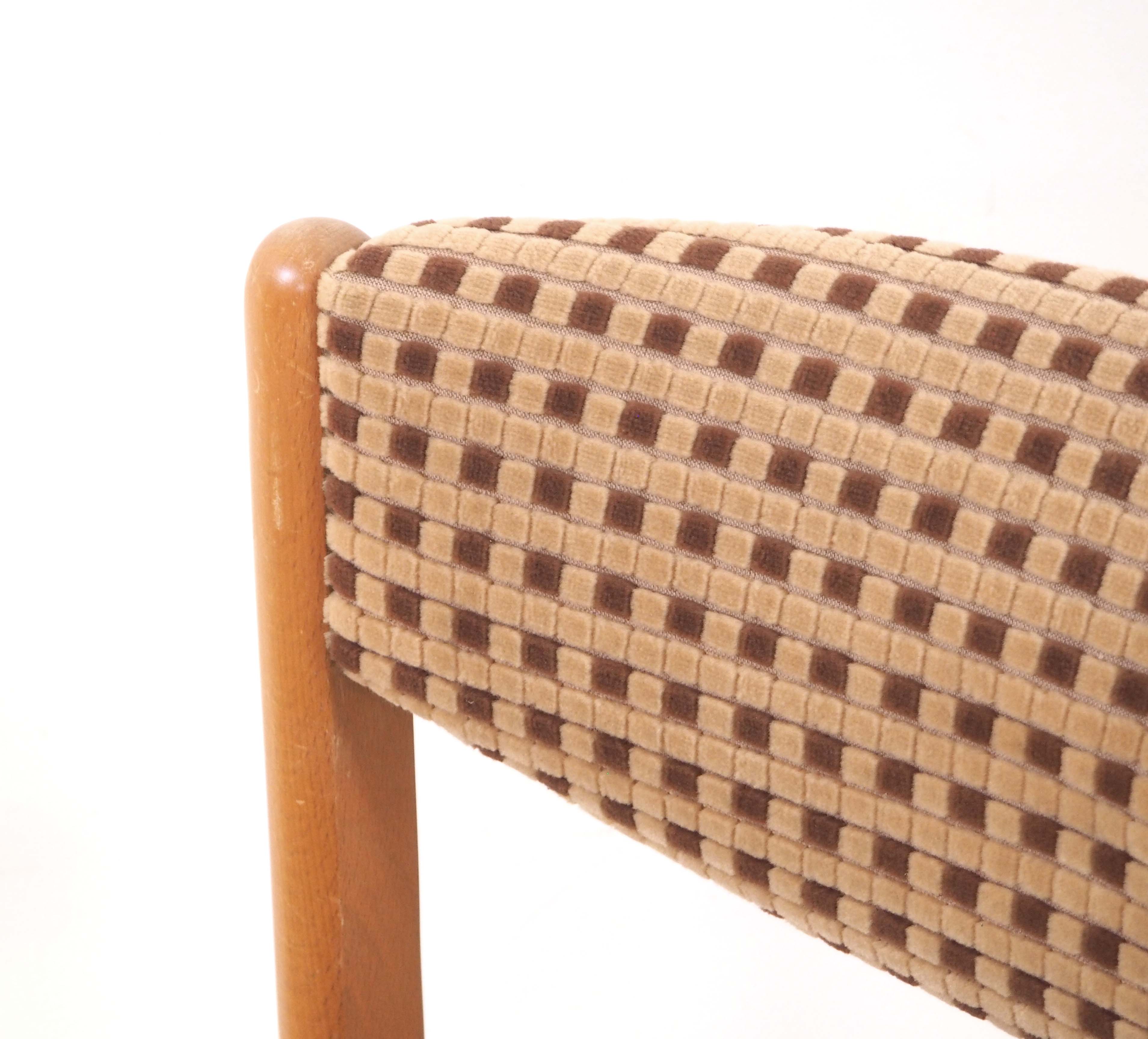 Series of 4 80s chairs