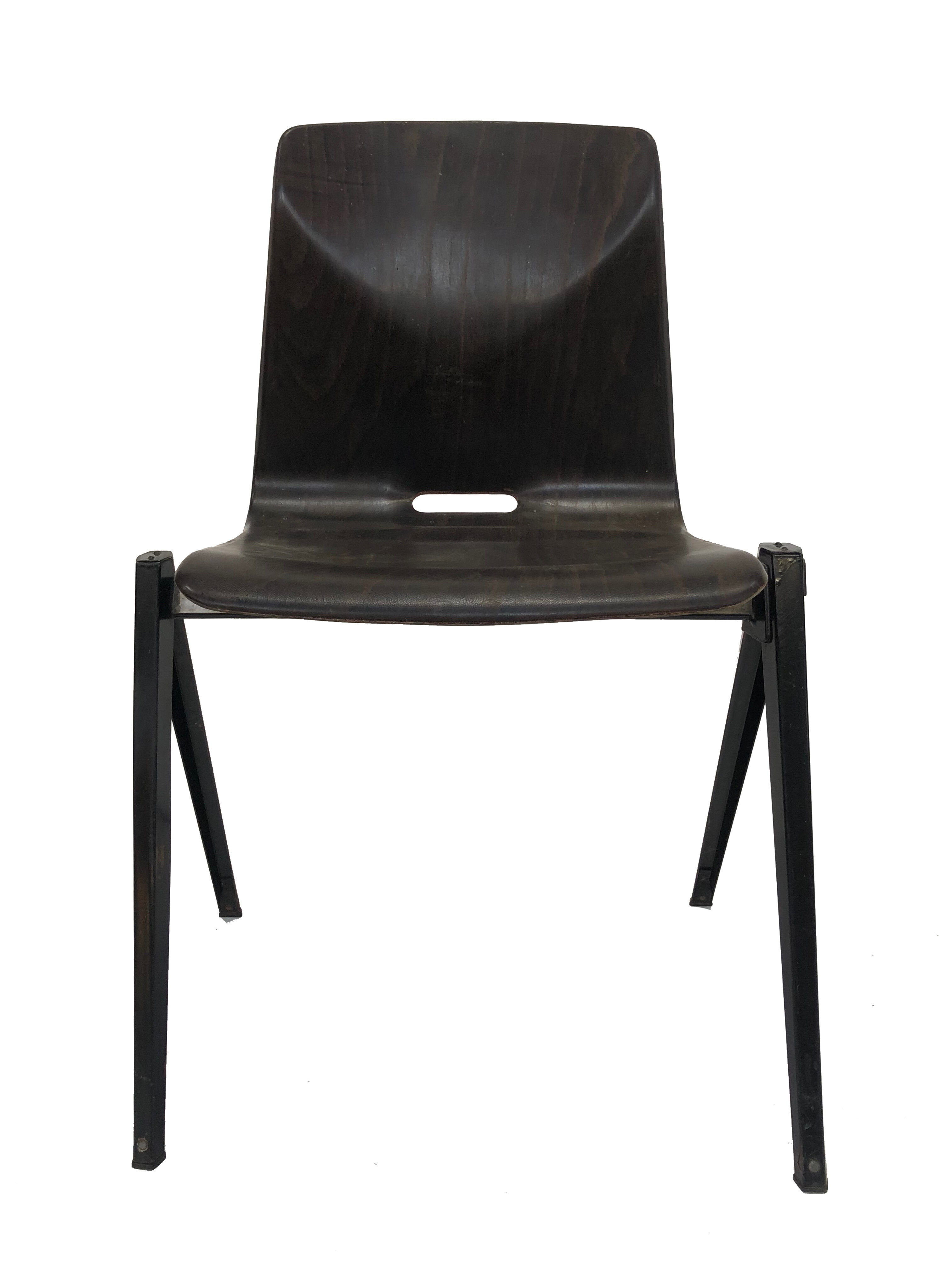 Pagholz Galvanitas S22 stackable school chair