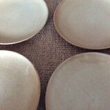 4 stoneware plates