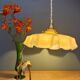 Suspension abat-jour vintage en opaline jaune