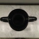 Vase minimaliste comportant anse