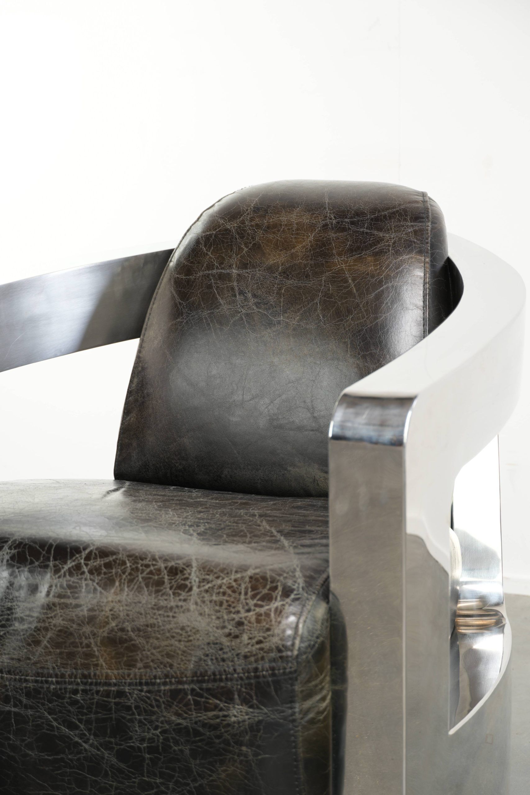 Industrial Aviator design armchair in cowhide finished with aluminium