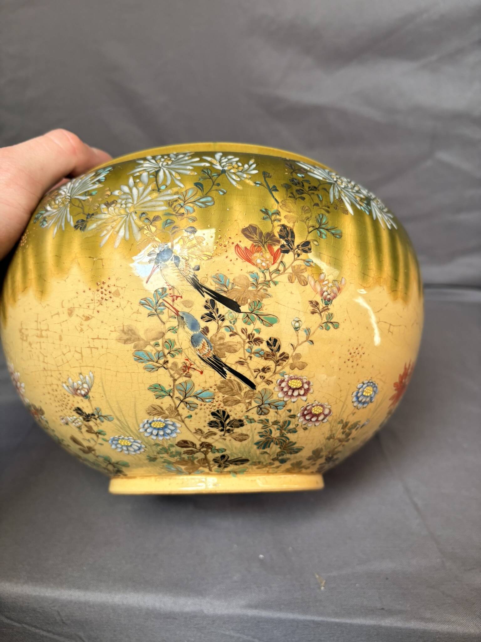 Planter, Japanese ceramic cache-pot in green, decorated with birds and flowers, Kobe Shuzan Satsuma Meiji.