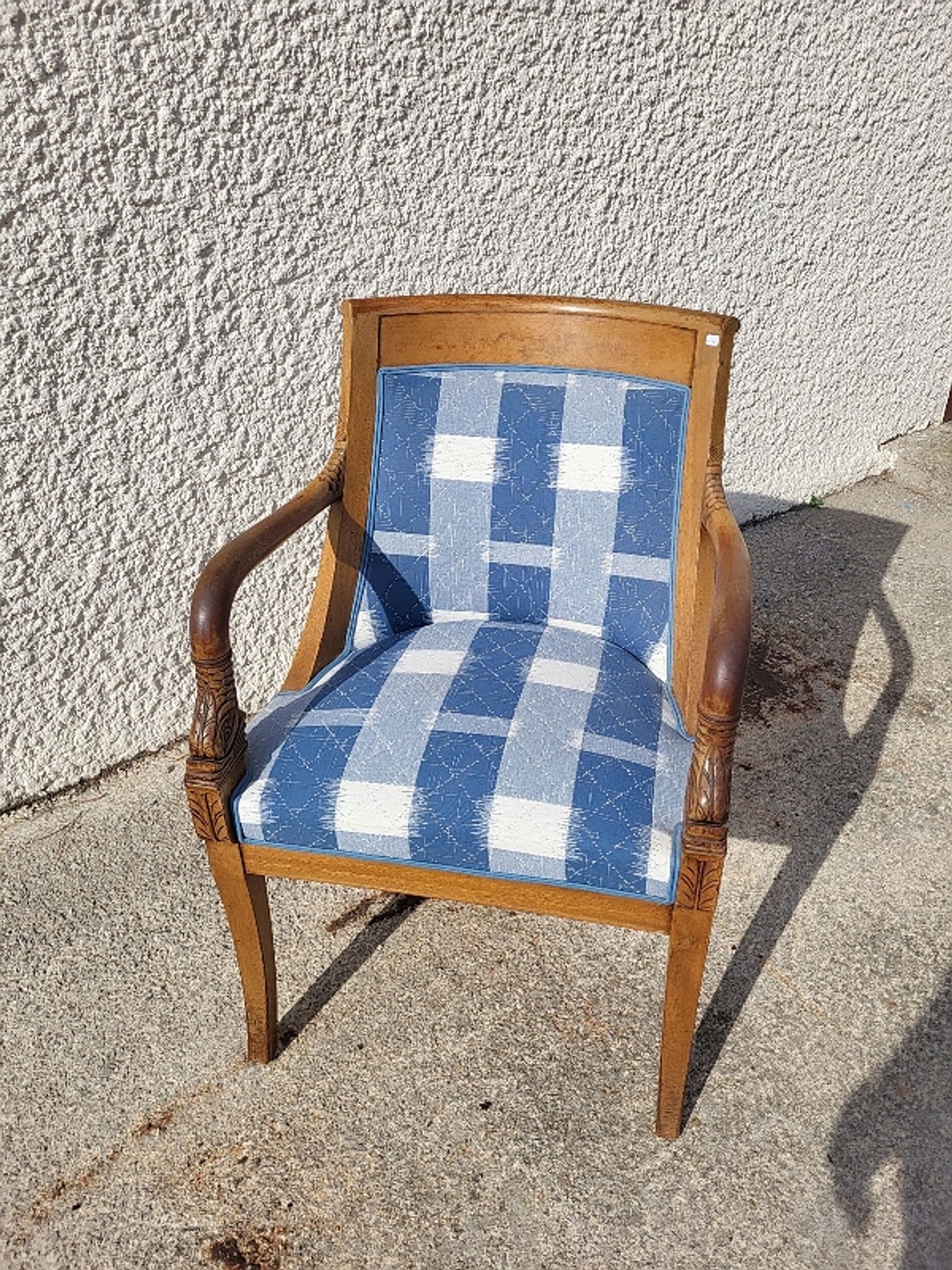 Fauteuil dossier arrondi tete de poisson