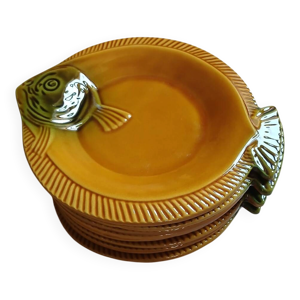 8 assiettes anciennes - barbotine