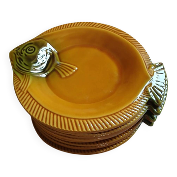 8 antique plates in majolica fish shape