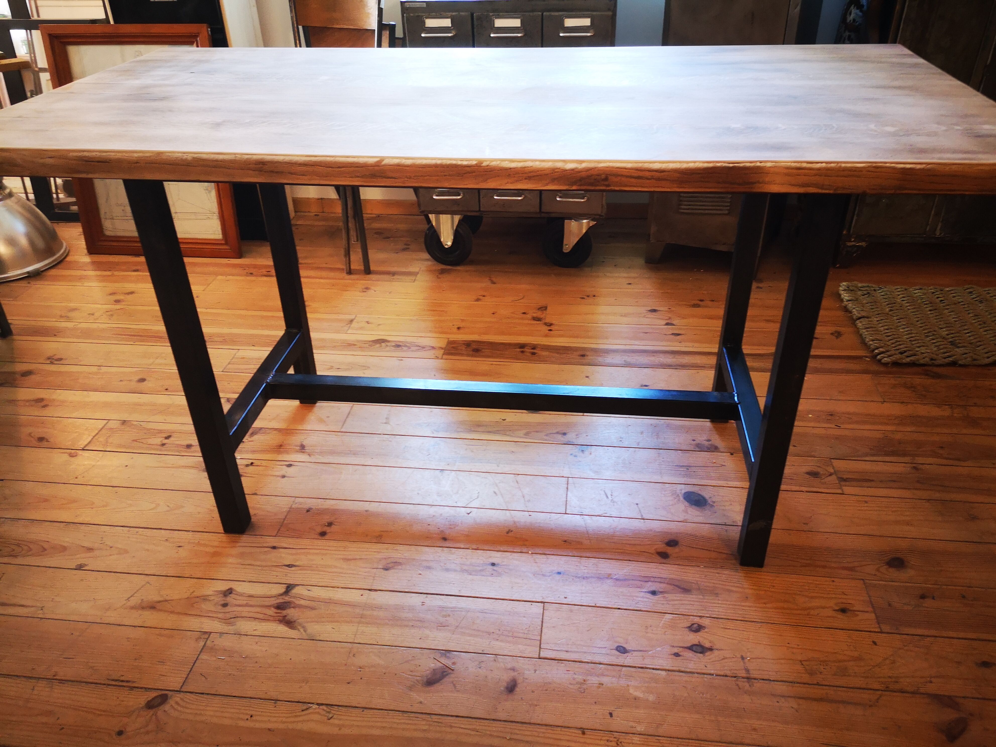 Industrial standing table