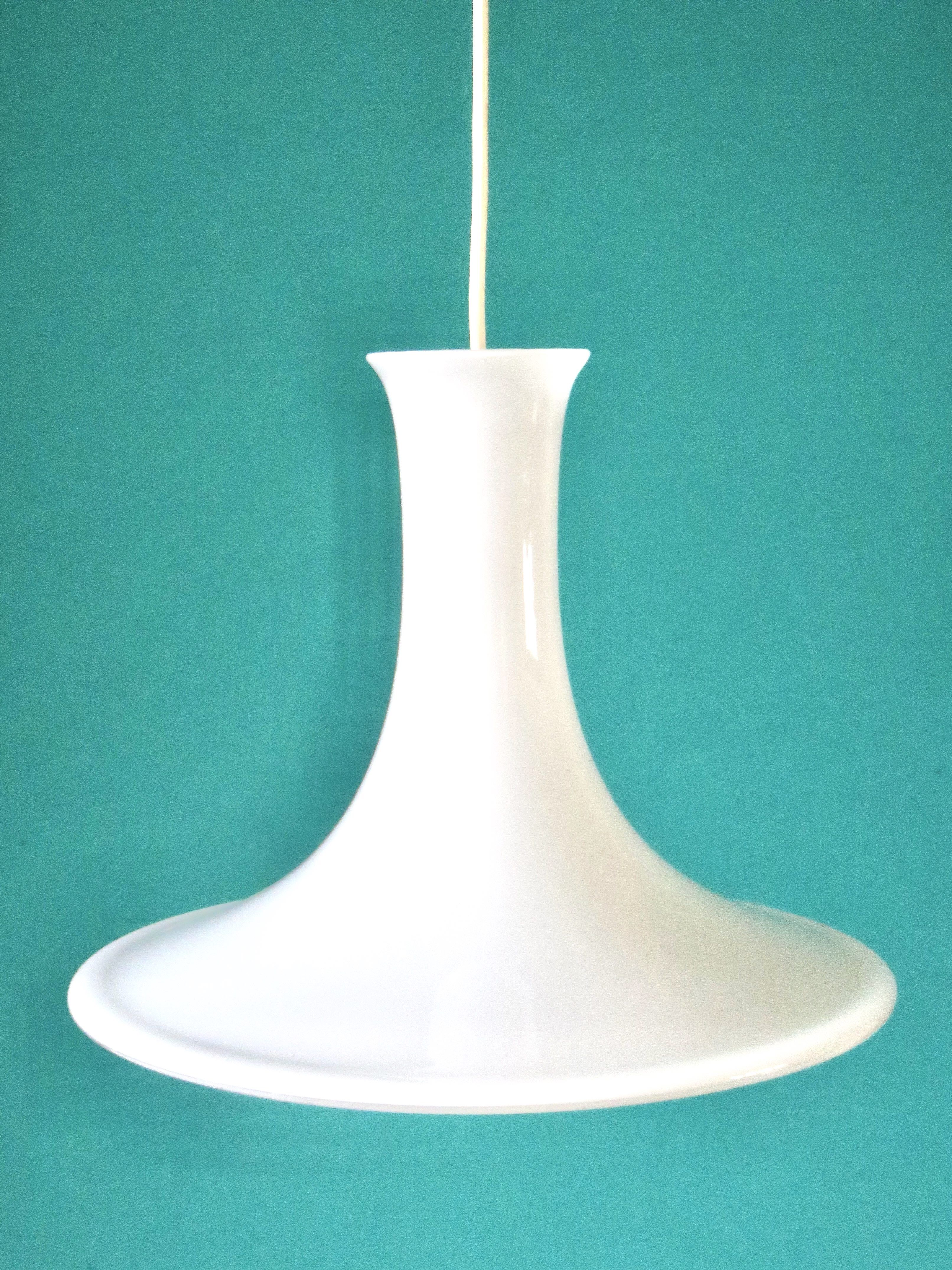 Paire de suspensions en opaline "Holmegaard" Danemark 1965