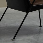 Modernist Dutch lounge chair in enamelled steel and leather from the 1950s.